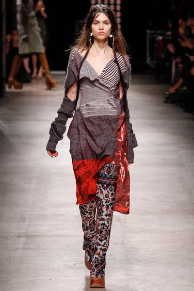 Look 11